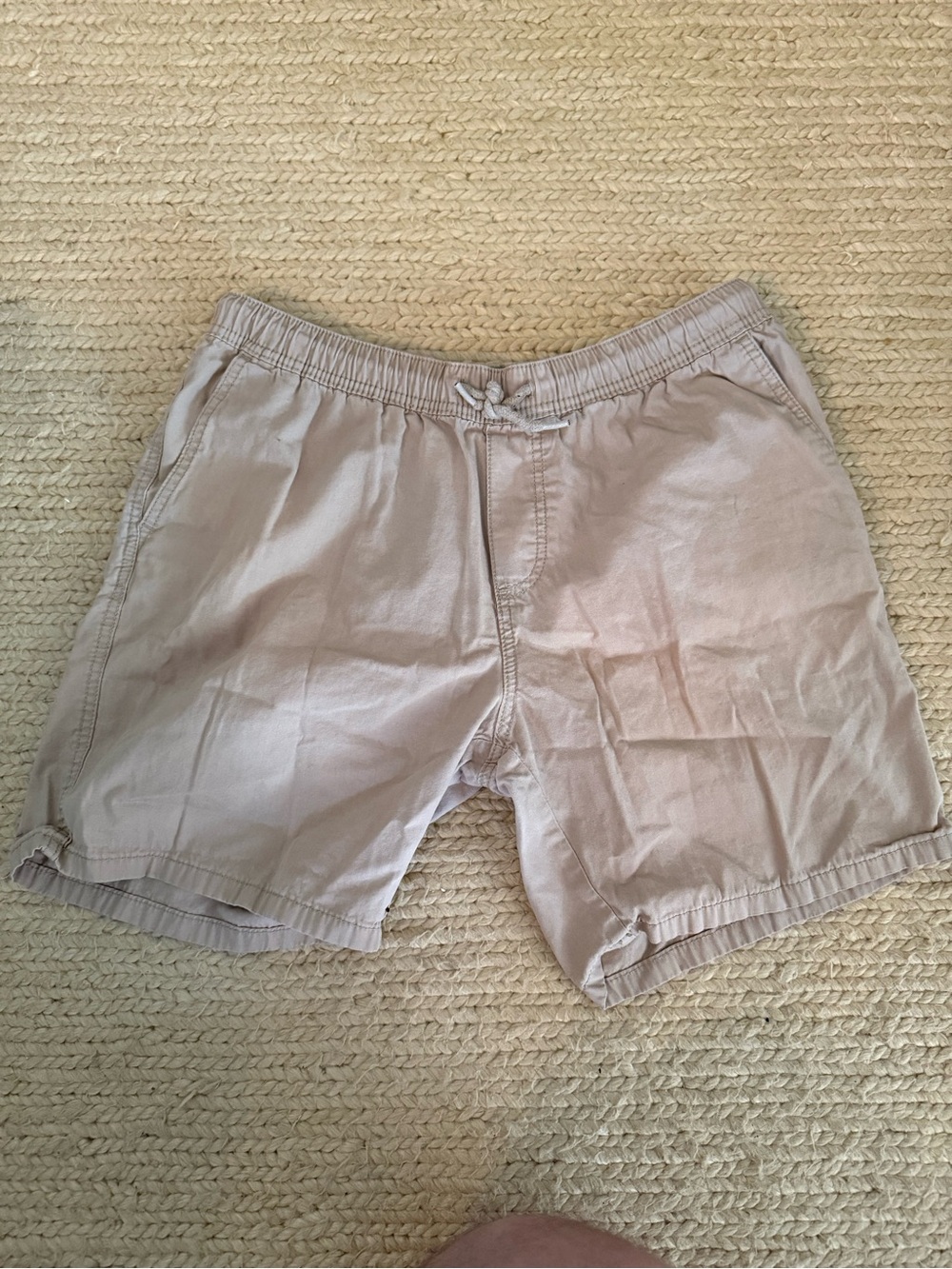 GAP Men's Drawstring Athletic Shorts in Light Taupe